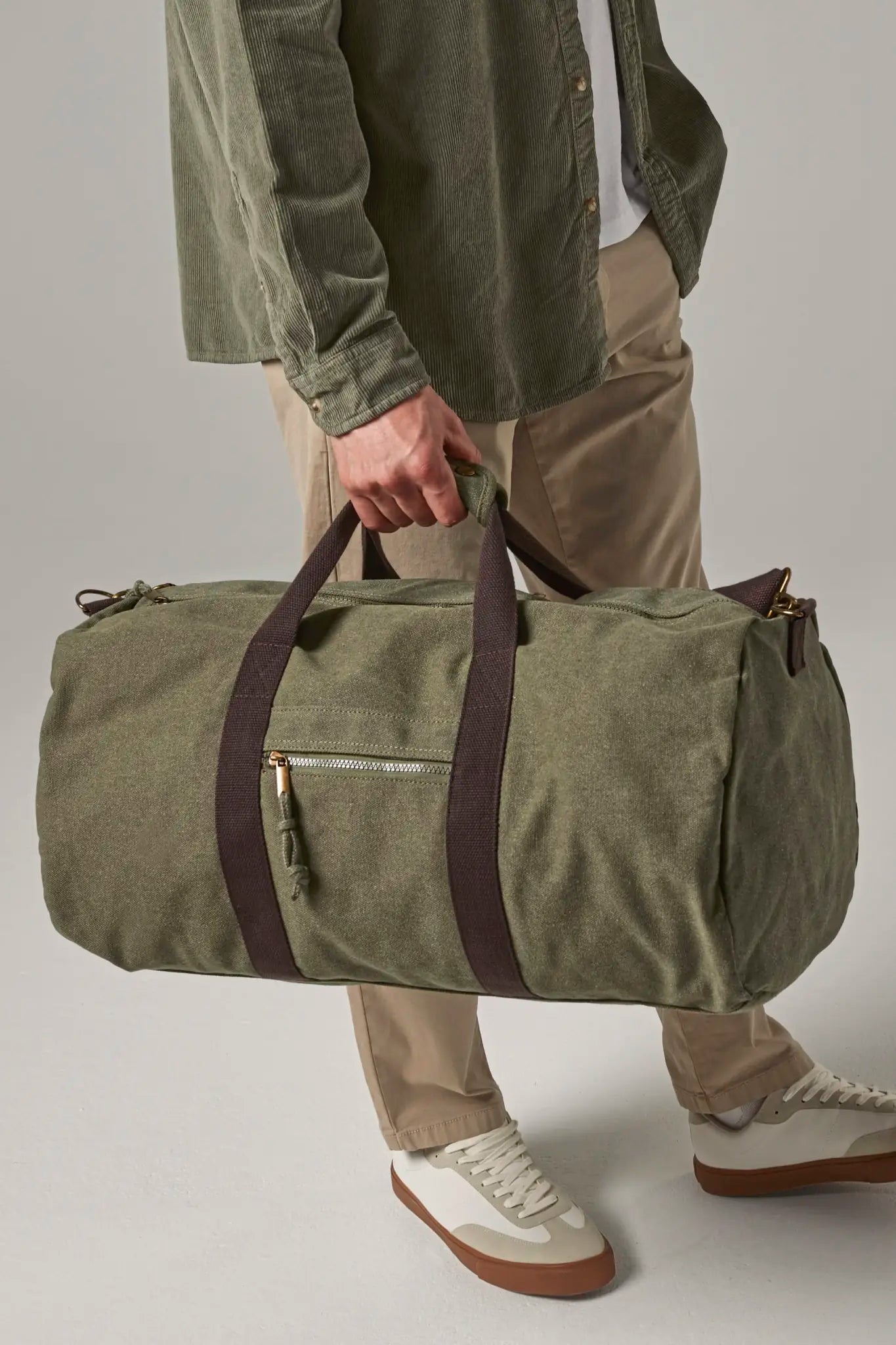 Vintage Canvas Holdall-model-photo